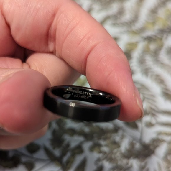 Black Tungsten pipe Cut Ring - Picture 3 of 4